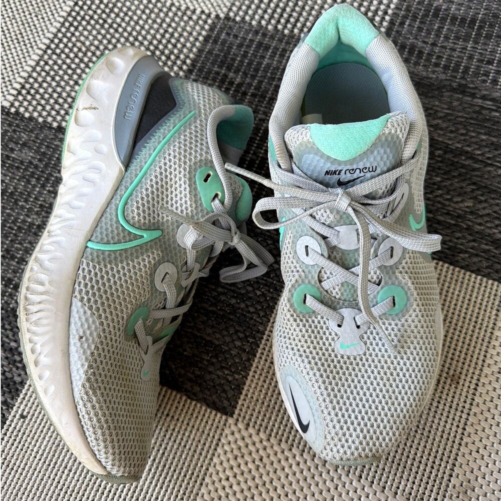 NIKE Women's Renew Run Running Shoes Size 8 CK6360-007 Grey Athletic Shoes